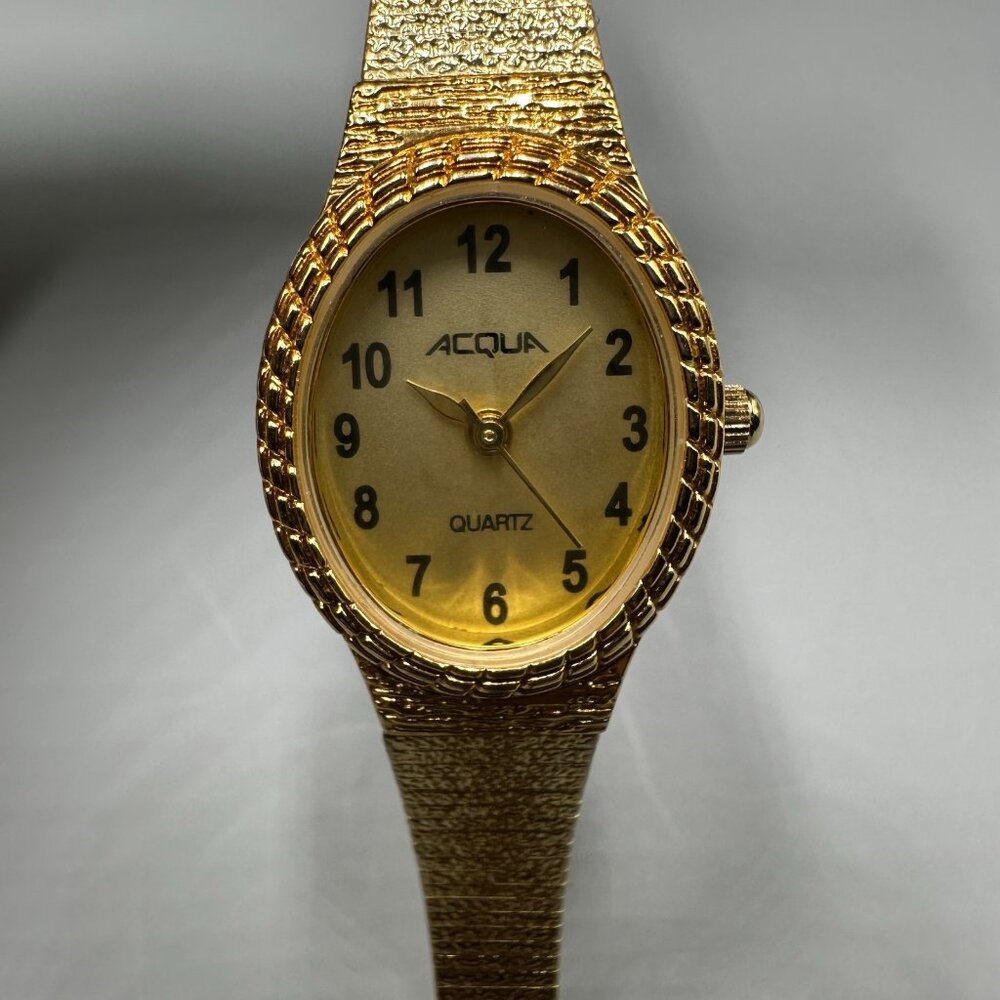Acqua Watch Women Gold Tone Oval Dial Textured Band New Battery 7.75 Inch